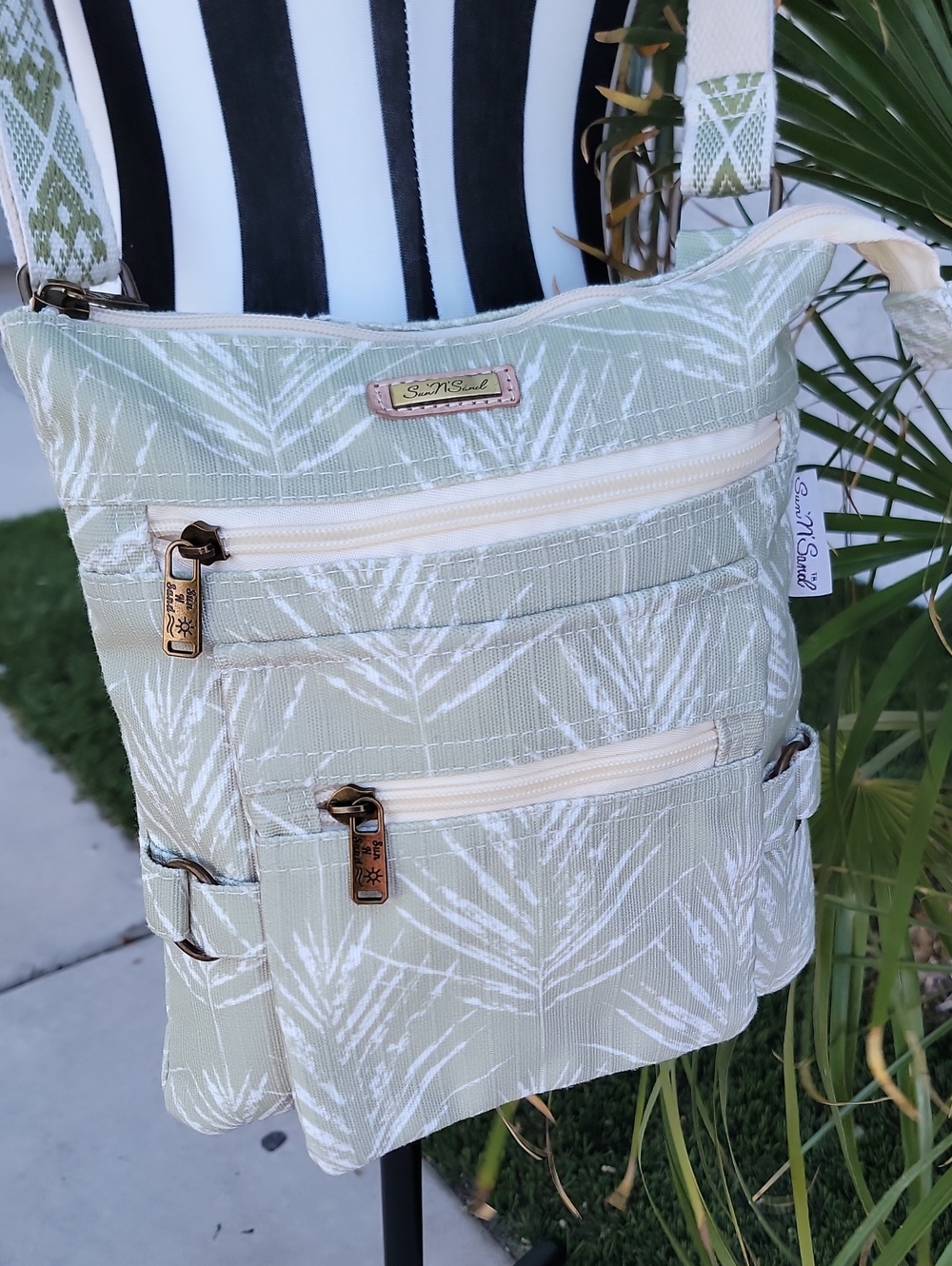 Subtle Summer Palm, Crossbody bag - Picture 4 of 8